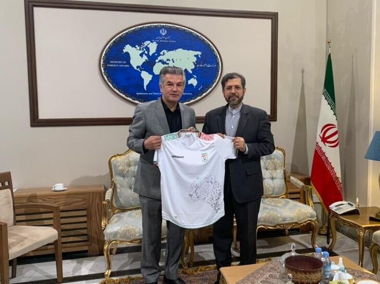 مدیر تیم ملی فوتبال ایران امروز پیرامون برنامه‌های آماده‌سازی تیم ملی و دیدار تدارکاتی برابر کانادا با سخنگوی وزارت خارجه دیدار و گفت‌وگو کرد.