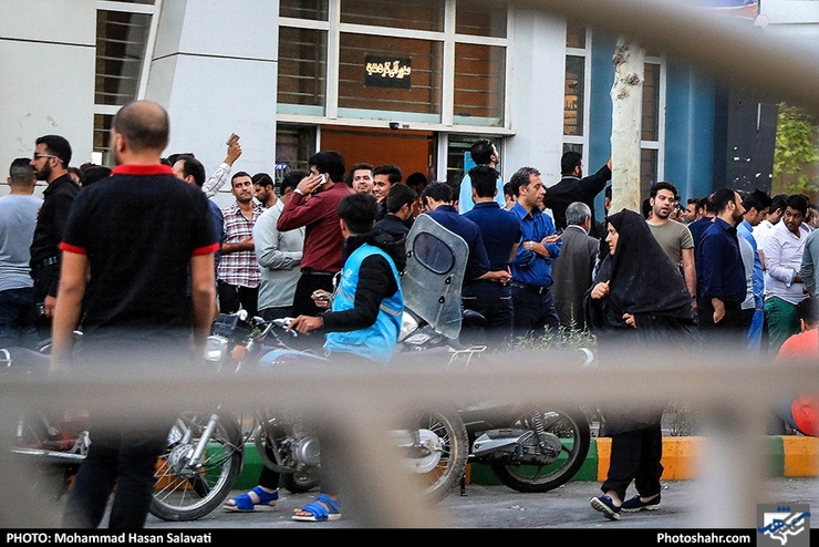 سرپرست دبیری کمیسیون برنامه‌ریزی، هماهنگی و نظارت بر مبارزه با قاچاق کالا و ارز خراسان رضوی گفت: در نتیجه اثر روانی ناشی از حذف ارز ترجیحی و آزادسازی واردات خودرو، تقاضا برای خرید دلار در بازار‌های غیررسمی و رسمی مشهد افزایش یافته است.