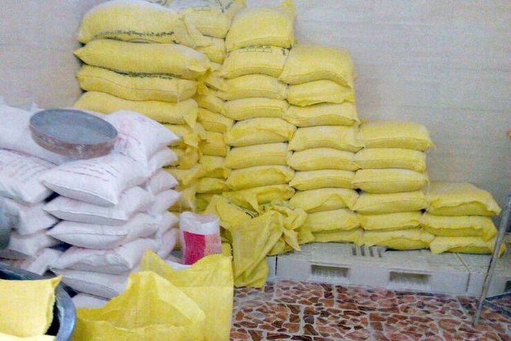 بعد از اصلاح نظام پرداخت یارانه‌ای و ارز ترجیحی التهاب در بازارهای مختلفی به وجود آمد. پیش از این اتفاقات، خبرهای رسمی حکایت از اصلاح قیمت آرد و تغییر شیوه اختصاص یارانه نان طی ماه های آینده داشت و به نظر می رسد انتشار همین اخبار و کارشکنی احتمالی برخی نانوایی‌ ها موجب طولانی شدن صف‌های خرید نان و معطلی مردم شده؛ اما علت اصلی چیست؟