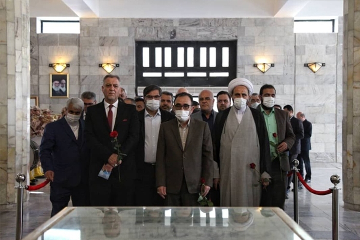 استاندار خراسان رضوی گفت: در بطن شاهنامه ضمن اینکه هنرمندانه داستان سرایی و حماسه تولید می‌شود، روح حماسه نیز در آن جلوه گری می‌کند.