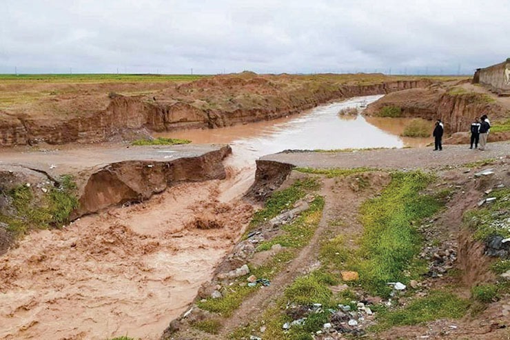 از انتهای طبرسی شمالی، فقط شش کیلومتر تا مشهد فاصله دارند. ۹ روستای هلالی، برزش آباد، کنارگوشه، تبادکان، احمدآباد، هندل آباد، آویشکی، مهرآباد و شهرشهر از همین نقطه رفت وآمد که محل تلاقی سیل و خروش رودخانه و تخریب جاده است.