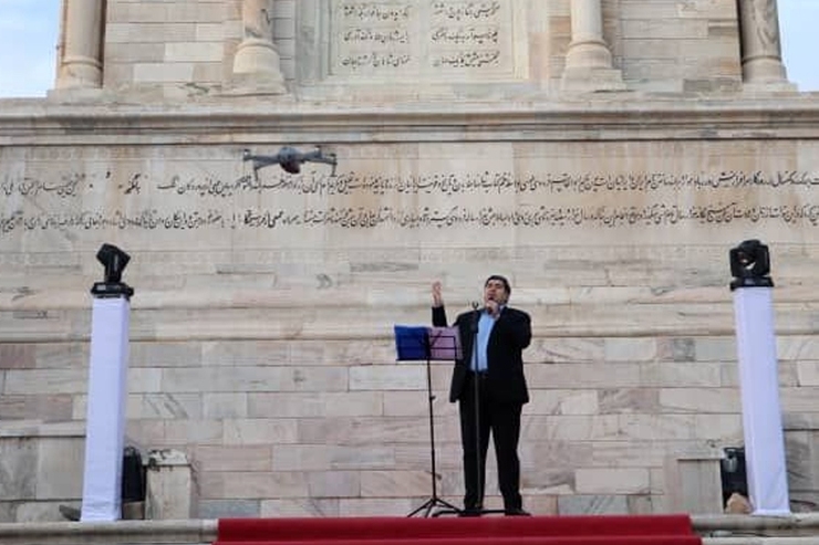 سالار عقیلی در مراسم روز بزرگداشت فردوسی در آرامگاه این شاعر بزرگ گفت: هنوز سعادت پیدا نکرده‌ام از اشعار فردوسی کاری بخوانم، اما این کار را به زودی انجام خواهم داد.
