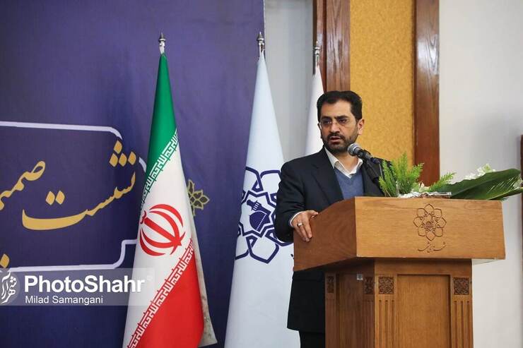 سیدعبدالله ارجائی گفت: شهرداری مشهد مقدس با توافق بنیاد برکت و بانک عامل، ۱۰۰میلیارد تومان در سال۱۴۰۱ به اشتغال‌زایی زنان سرپرست خانوار در حاشیه شهر مشهد مقدس اختصاص داده است.