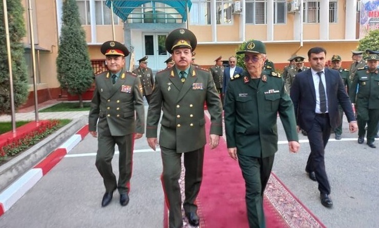 مبارزه با تروریسم، برقراری امنیت در مرز‌ها، تأکید بر برگزاری رزمایش‌های مشترک و توسعه تجهیزات نظامی فی‌مابین دو کشور ایران و تاجیکستان از مهمترین محور‌های مهم گفتگو بین رئیس ستادکل نیرو‌های مسلح ایران با وزیر دفاع تاجیکستان بود.