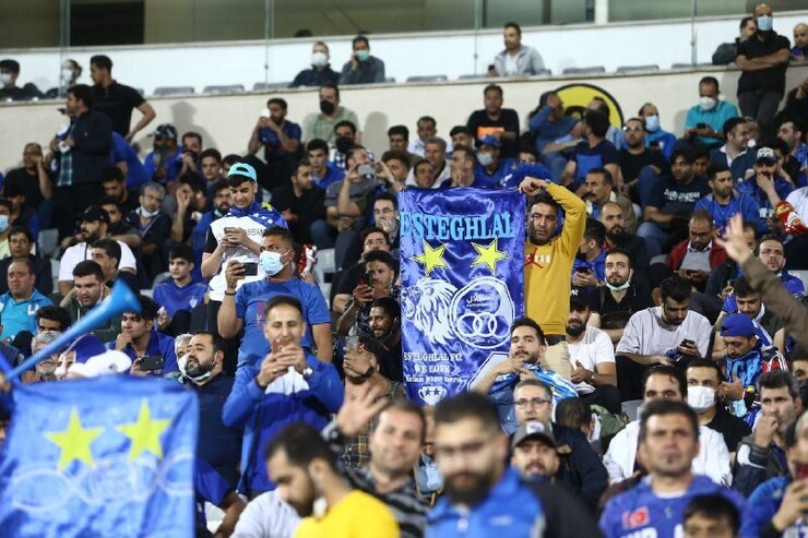 سخنگوی دولت اعلام کرد بازی سه هفته پایانی لیگ برتر فوتبال ایران با حضور تماشاگران برگزار خواهد شد. به این ترتیب درجشن قهرمانی استقلال هواداران نیز در ورزشگاه آزادی خواهند بود.