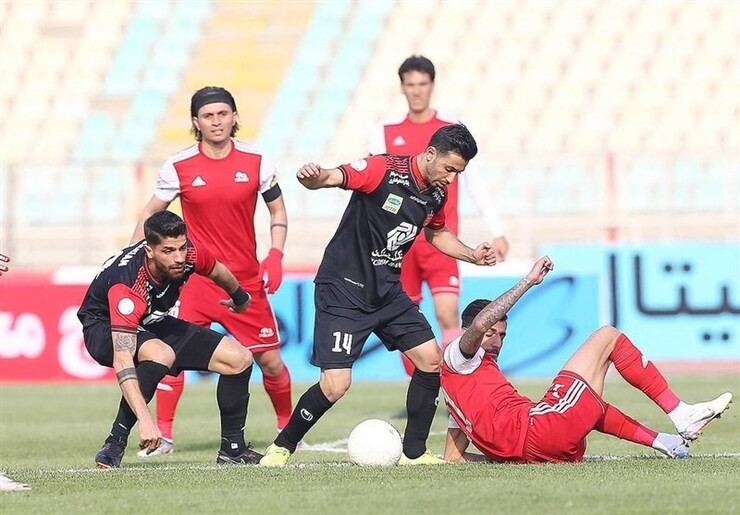 تیم فوتبال پرسپولیس باید در تبریز به مصاف تراکتور برود.