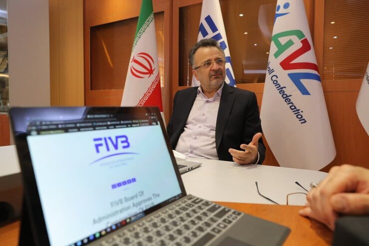 چند روزی است دوباره موضوع ممنوعیت حضور افراد بازنشسته در فدراسیون‌ها برای محمدرضا داورزنی هم به گوش می رسد و گویا در صورتی که این مشکل حل نشود فدراسیون والیبال به صورت سرپرستی اداره خواهد شد.