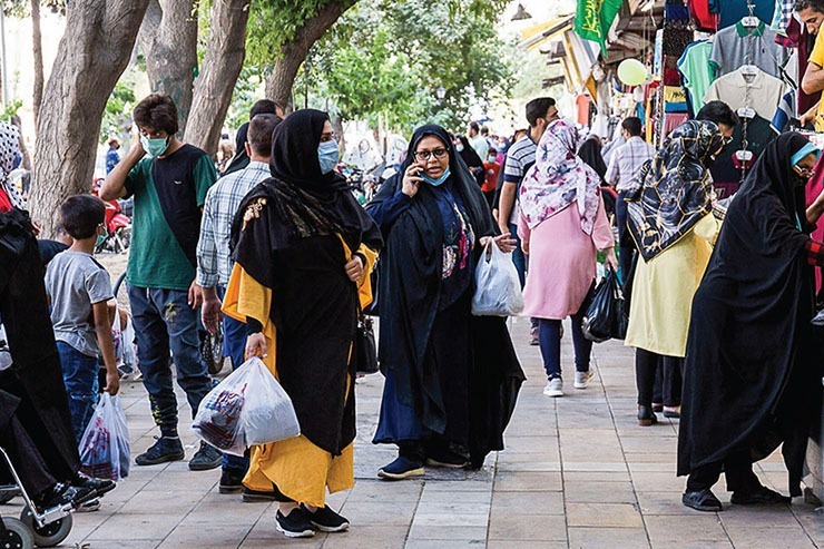 پنج راهکار اصلی دولت برای کاهش مخاطرات ازدواج و آغاز زندگی، احیای طرح ازدواج آسان دانشجویان، ارائه تسهیلات اعتباری برای تأمین جهیزیه افراد زیرپوشش نهاد‌های حمایتی، اجرای طرح مسکن حمایتی ویژه زوجین خانه اولی، کسر ۹ ماه از خدمت سربازان متأهل زیر ۲۳ سال و امکان ادامه تحصیل دختران متأهل پس از ازدواج در مدارس است.