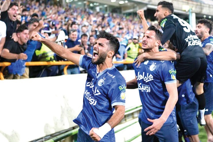 مانور قهرمانی استقلال در آزادی با حضور ۲۵ هزار نفر