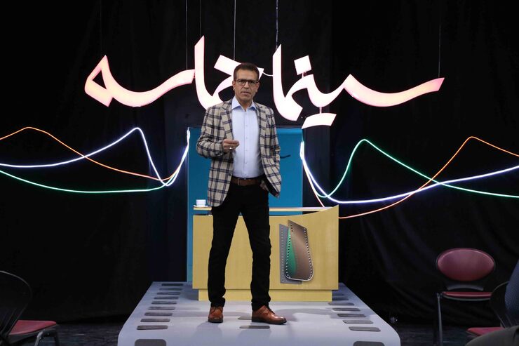 زمان‌پور کیاسری، کارگردان مستند گفت: به عنوان یک سازنده مستند تاکید می‌کنم که فیلم خودتان را بسازید و به فکر جشنواره‌های اطرافتان نباشید، چرا که اینگونه می‌توانید با فلیمی که ایده ساختش را خودتان مطرح کرده‌اید جایزه جشنواره‌ها را نیز درو کنید.