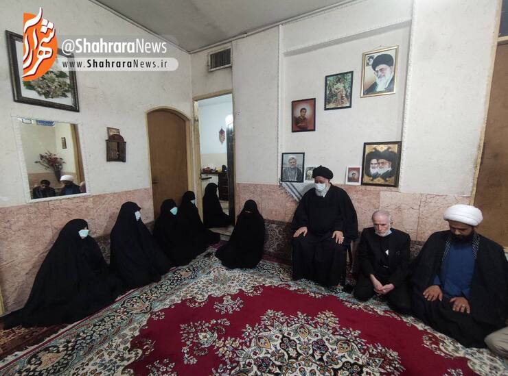 آیت الله سید احمد علم الهدی، امام جمعه مشهد ساعاتی پیش در منزل «شهید محمد اصلانی» حضور پیدا کردند.