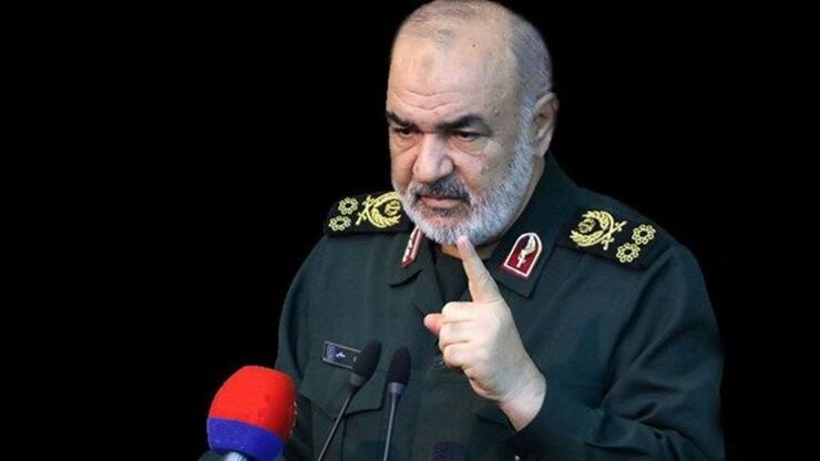 فرمانده کل سپاه گفت: ملت ایران درس‌های فراموش‌نشدنی به دشمنانش داده و با این حقیقت آشناست که استقلال و عظمت و کرامت ما به باقی‌ماندن در صحنه دفاع از نظام و انقلاب وابسته است.