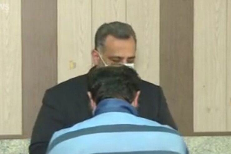 دستگیری سارقی که با شخصیت‌های مختلف از جمله رئیس حراست آموزش و پرورش تا مشاور املاکی و به بهانه کار خیر و کمک به مردم از آنها اخاذی و کلاهبرداری می‌کند.