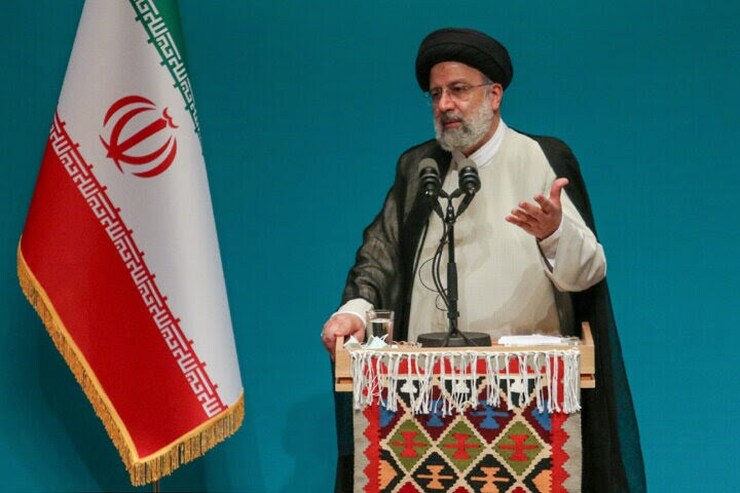 رییس جمهور کشورمان با اشاره به اینکه این دولت سیزدهم در میدان کار و تلاش بوده و در ادامه هم خواهد بود، گفت: در این میدان که مردم نیز در آن حضور دارند، با همه توان با فساد مبارزه می‌کنیم.
