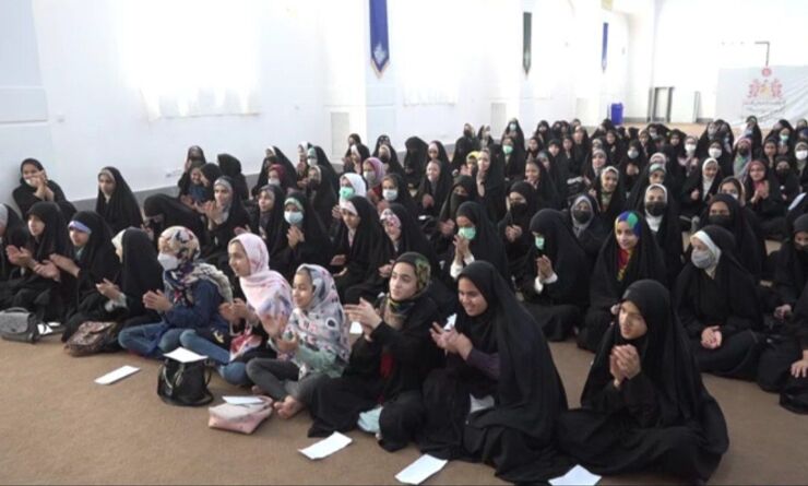 یادواره شهدای نوجوان عملیات رمضان به میزبانی دختران شهدای مشهدی ششم اردیبهشت‌ماه با عنوانتبسم ماه در باغ‌ اردوگاه امام رضا(ع) برگزار شد.