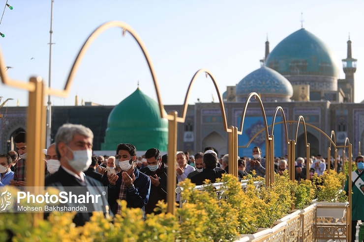 تعطیلات عید سعید فطر در ایران دو روز است؛ عید فطر روز اول ماه شوال و پایان رمضان است که روایات زیادی درباره فلسفه آن گفته شده و معمولا تاریخ دقیق آن هنگام رویت هلال ماه شوال اعلام می‌شود.