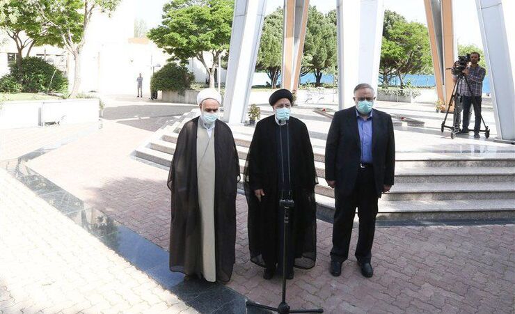 رئیس جمهور گفت: دولت مصمم است در دور نخست سفرهای استانی مسائل با اولویت را شناسایی‌ و نسبت به رفع آنها اقدا‌م کند.‌