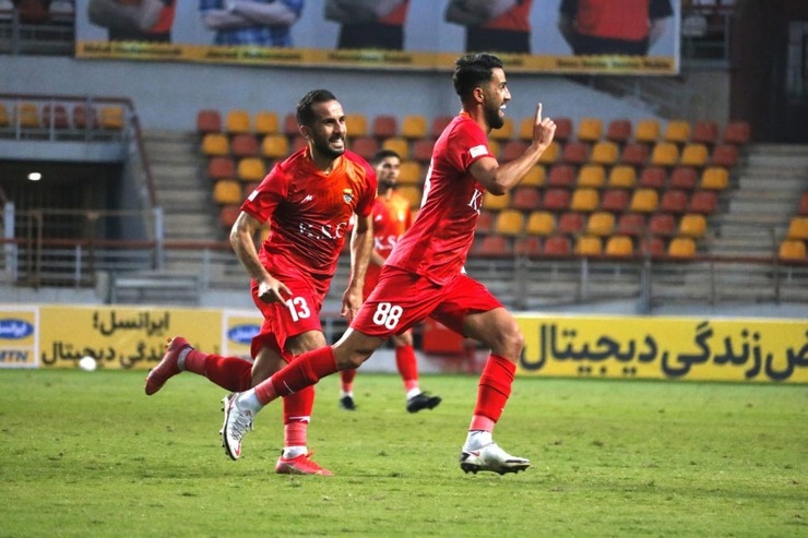 بازگشت آرش رضاوند به استقلال منتفی است و این بازیکن در حال تمدید قرارداد خود با باشگاه فولاد خوزستان است.
