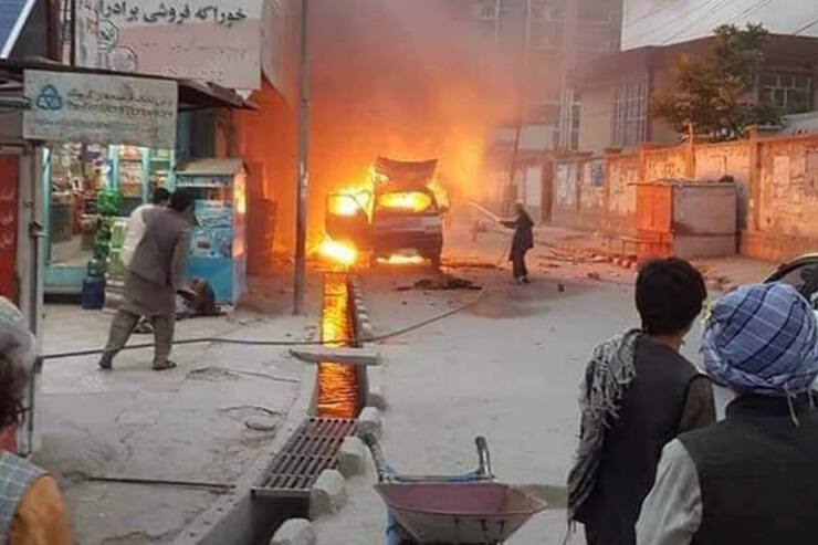 فرماندهی امنیت طالبان در ولایت بلخ می‌گوید که در پی وقوع دو انفجار پی‌هم در مناطق هزاره‌نشین شهر مزارشریف، مرکز این ولایت دست‌کم ۹ نفر کشته و ۱۳ نفر دیگر زخمی شده‌اند.
