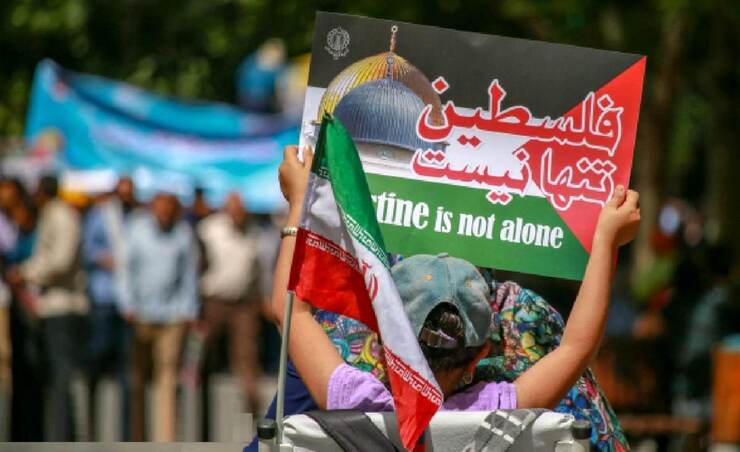 راهپیمایی بزرگ و باشکوه روز جهانی قدس دقایقی پیش همزمان با تهران در بیش از ۹۰۰ شهر کشور و ۹۰ کشور جهان با رعایت دستورالعمل‌های بهداشتی آغاز شد.