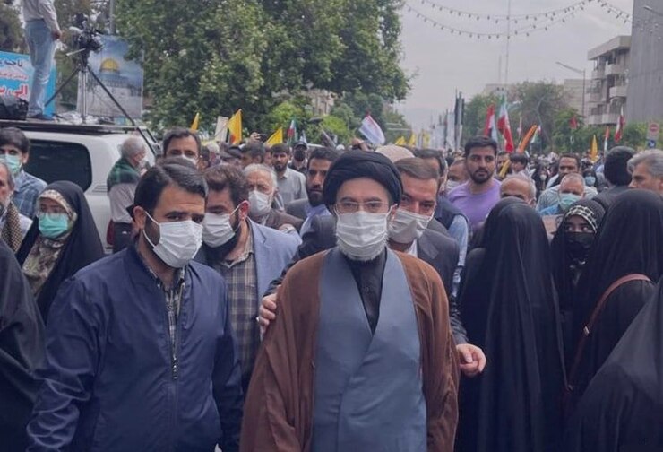 فرزند رهبر معظم انقلاب در راهپیمایی روز قدس شرکت کرد.