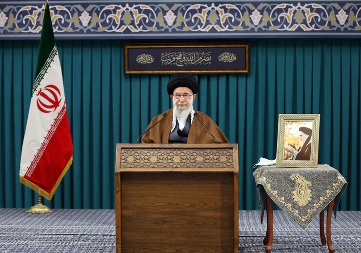 رهبر معظم انقلاب اسلامی در سخنانی تاکید کردند: امروز «اراده‌ی شکست‌ناپذیر» در فلسطین و همه‌ی منطقه‌ی غرب آسیا، جایگزین «ارتش شکست‌ناپذیر» صهیونیست شده است. امروز آن ارتش جنایتکار ناچار شده است آرایش تهاجمی خود را به تدافعی تبدیل کند.