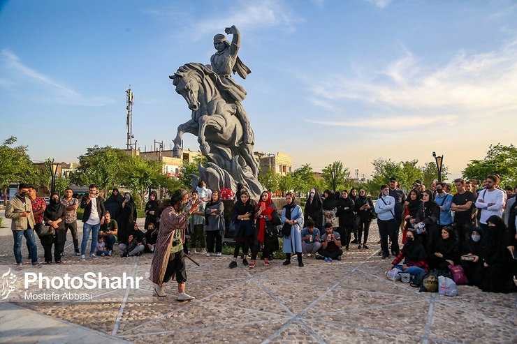 عضو کمیسیون فرهنگی شورای اسلامی شهر مشهد گفت: ظرفیت‌های فرهنگی و مفاخر بسیار بزرگی همچون حکیم ابوالقاسم فردوسی در خراسان و کشور داریم که باید آن‌ها را به درستی به نسل جوان معرفی کنیم.