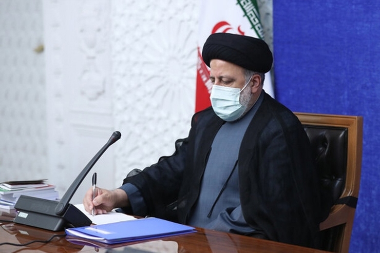رئیس‌جمهور «قانون نسخ قانون تغییر ساعت رسمی کشور» را برای اجرا به وزارت نیرو، سازمان برنامه و بودجه و سازمان اداری و استخدامی کشور ابلاغ کرد.