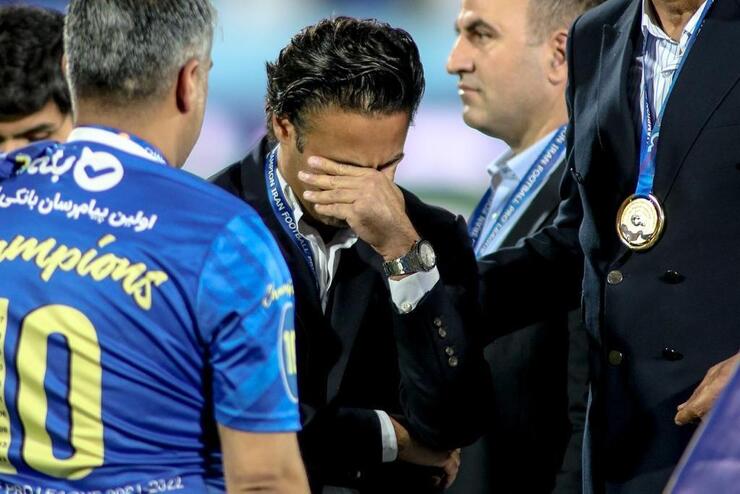 فرهاد مجیدی و دستیارانش در جشن قهرمانی استقلال گریستند.