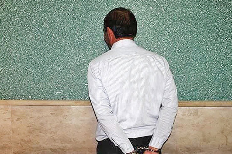 پلیس مشهد متهمان ۲ پرونده سرقت با شگرد آب میوه مسموم و فروش طلا‌های تقلبی به طلافروشان را دستگیر کرد.