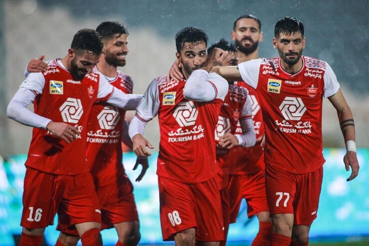 بازیکن تیم فوتبال پرسپولیس صفحه اینستاگرام خود را بست تا به شایعات جدایی از این تیم دامن بزند.