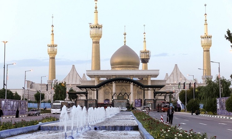 رییس پلیس راهنمایی و رانندگی تهران بزرگ از مراجعین به مراسم سالگرد ارتحال حضرت امام خمینی(ره) خواست  با توجه به تابلوهای راهنما و توصیه ماموران مسیر خود را انتخاب کنند.