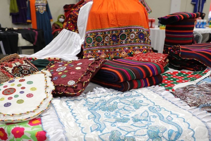 نمایشگاه بین‌المللی «بهار نو» با حضور تجار ایرانی و افغانستانی در کابل افتتاح شد، در این نمایشگاه، جدیدترین تولیدات دو کشور در قالب ۳۰۰ غرفه در معرض دید عموم قرار گرفته است.