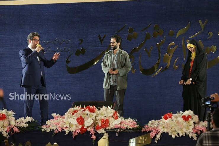 ويژه برنامه نقش ارادت امشب پنجشنبه نوزدهم خرداد ماه، با حضور جمع كثیری از زائران و مجاوران حرم مطهر رضوی و با حضور کارگردان «فیلم بدون قرار قبلی »و برخی از عوامل این فیلم در کوهسنگی مشهد برگزار شد.