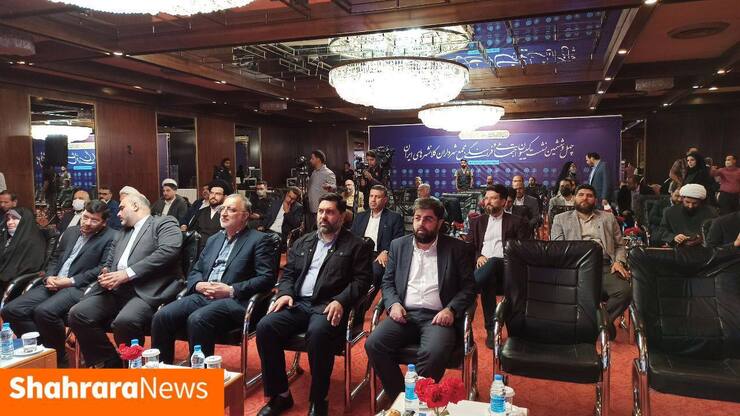 چهل و ششمین نشست کمیسیون فرهنگی و اجتماعی مجمع شهرداران کلانشهر‌های ایران در مشهد امروز دوم خردادماه برگزار شد.