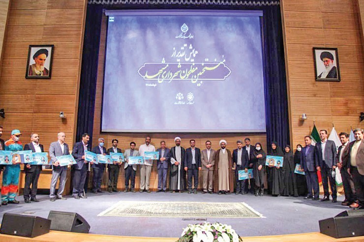 شهردار مشهد در آیین قدردانی از منتخبان «مفلحون» شهرداری تأکید کرد: باید از آمران به معروف و ناهیان از منکر در بدنه شهرداری تمام‌قد دفاع کرد.