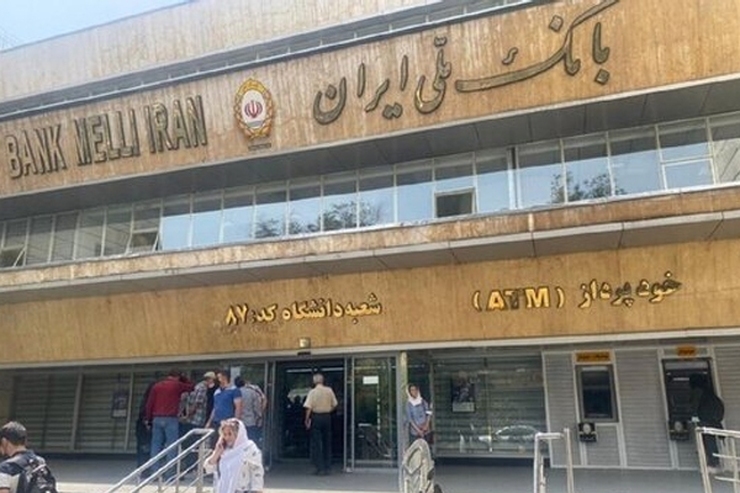 عضو هیات عامل بانک ملی گفت: شعبه سرقت شده الحمدالله دارای ۸ لایه امنیتی و گاوصندوق‌هایی با درب‌های ۴۰ سانتی بوده است!