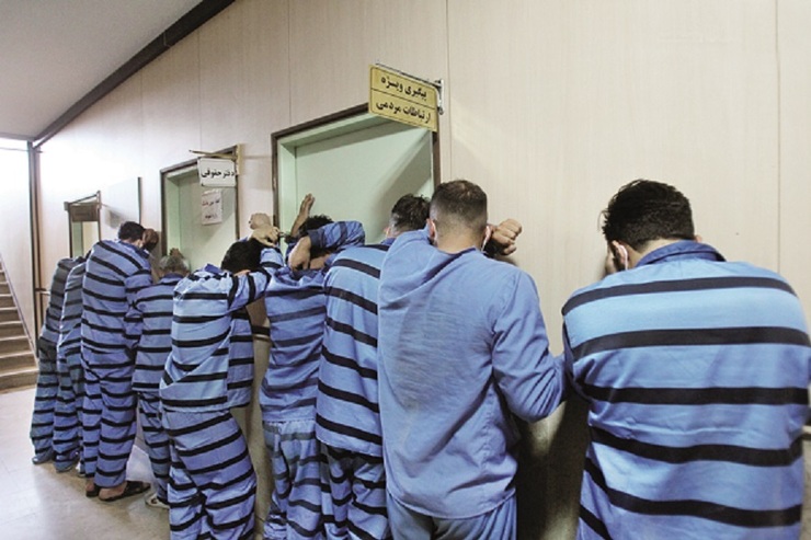 پنج روز بعد از افشای بزرگترین سرقت بانک کشور، سارقان حرفه‌ای شناسایی و ده نفر از آن‌ها در کشور بازداشت شدند. سه متهم اصلی باند که دو برادر و همسر یکی از آن‌ها بودند هم در ترکیه شناسایی و دستگیر شدند که تلاش‌ها برای استرداد آن‌ها ادامه دارد. دو برادر، سال گذشته با حفر تونل به بانک سپه قائمشهر دستبرد زده بودند.