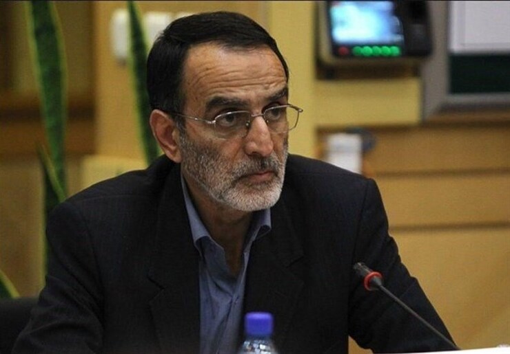 نماینده مردم مشهد و کلات در مجلس شورای اسلامی ضمن بازدید از روند تغییرات پادگان لشکر ۷۷ ارتش گفت: نکته بسیار مثبتی که در کار شهرداری مشاهده شد، تلاش این سازمان برای حفظ فضای سبز محل است، حتی با کج بنا کردن دیوار‌های پروژه نیز سعی کرده‌اند به حفظ درختان در این مکان کمک کنند.