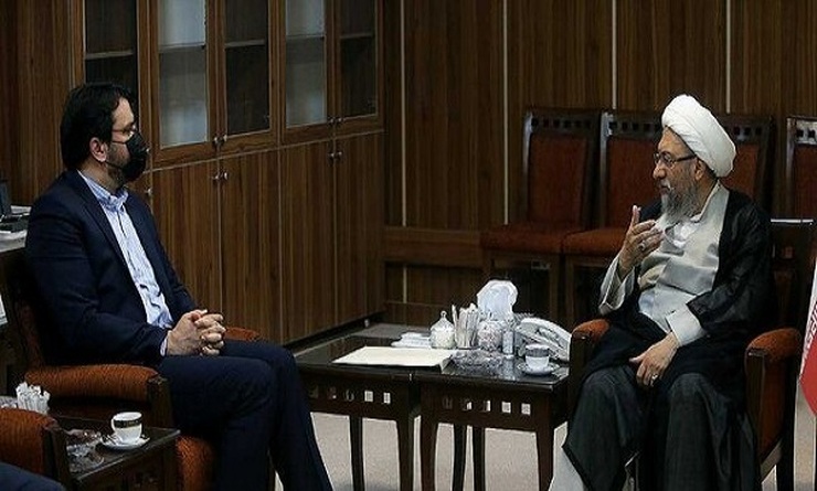 رئیس مجمع تشخیص مصلحت نظام بر اهمیت نظارت کارآمد و موثر دیوان محاسبات کشور بر فعالیت شرکت‌های دولتی برای کاهش تخلفات و استفاده بهینه از منابع تاکید کرد.