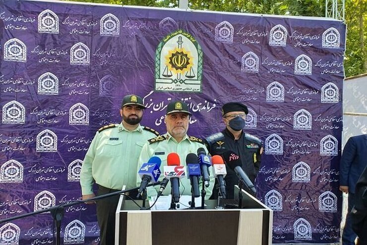فرمانده انتظامی پایتخت با تاکید بر اینکه بانک‌هایی که اصول ایمنی را رعایت نکنند، پلمب می‌شوند، گفت: پلیس پیشگیری و افسر مربوطه هر سه ماه یکبار تذکرهایی در زمینه ایمنی و حفاظت به صورت کتبی به بانک‌ها ابلاغ می‌کنند.