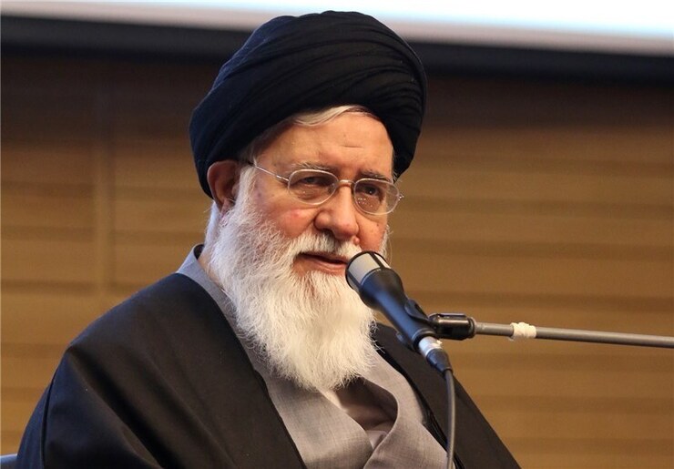 نماینده ولی فقیه در استان خراسان رضوی گفت: باید مبتنی بر مکارم اخلاقی اهل بیت (ع)، راهبرد حرکتی برای زندگی امروز جامعه ما تعریف شود و در این عرصه، جامعه دانشگاهی و حوزوی کشور در برابر جریان نفوذ تفکرات دگراندیشانه، وظیفه و مسئولیت مضاعفی دارد.