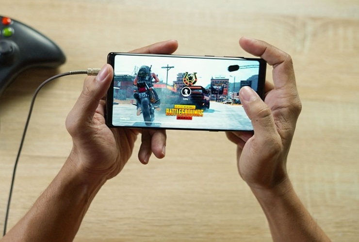 یک نوجوان هندی مادرش را به دلیل ممنوع کردن بازی پابجی (PUBG) به قتل رساند. طبق گزارش‌های منتشر شده، این پسر هندی اعتراف کرده که مادرش را با اسلحه پدر خود به قتل رسانده و سپس جسد او را به مدت سه روز مخفی کرده است.