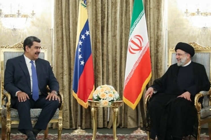 روسای جمهور ایران و ونزوئلا با تمجید از مقاومت و ایستادگی مردم دو کشور در برابر فشارها و تحریم‌های سخت تاکید کردند: عبور تهران و کاراکاس از فشارهای همه جانبه آمریکا، نشانه خوبی است که به همه ثابت می‌کند، مقاومت و ایستادگی جواب می‌دهد و دشمن را وادار به عقب‌نشینی می‌کند.