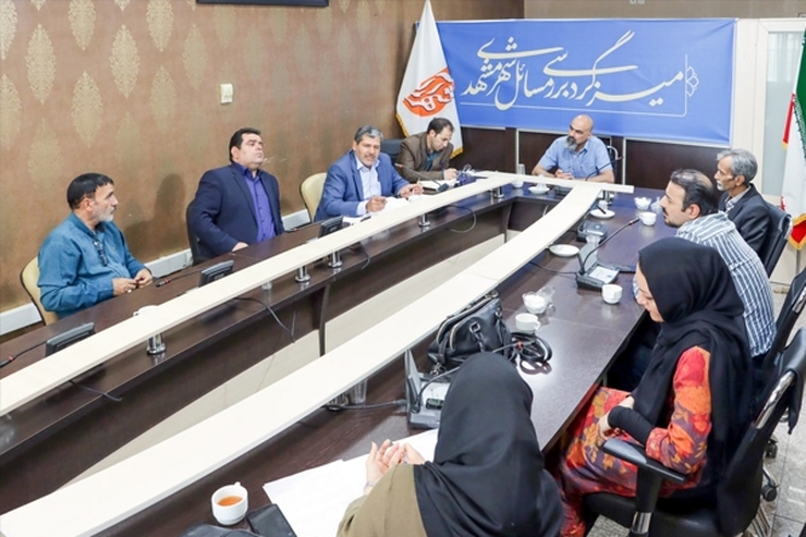 هنرمندان صنایع دستی در میزگرد شهرآرا خواستار راه اندازی اتاق فکر و اندیشکده ای برای بازاریابی هنرشان شدند.