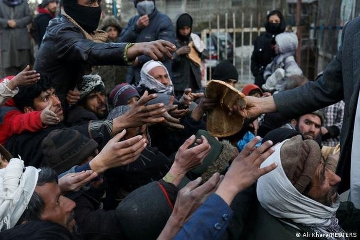 برنامه جهانی غذا در حالی روز مصونیت غذایی را با شعار «غذای بهداشتی و سلامتی بهتر» گرامی داشته که آمارها نشان می دهد ۱۸ میلیون افغانستانی همچنان با فقر دسته و پنجه نرم می‌کنند.