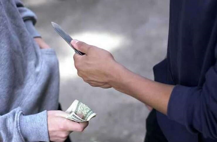 خفت گیری از مجری معروف تلویزیون در وسط اتوبان نیایش تهران