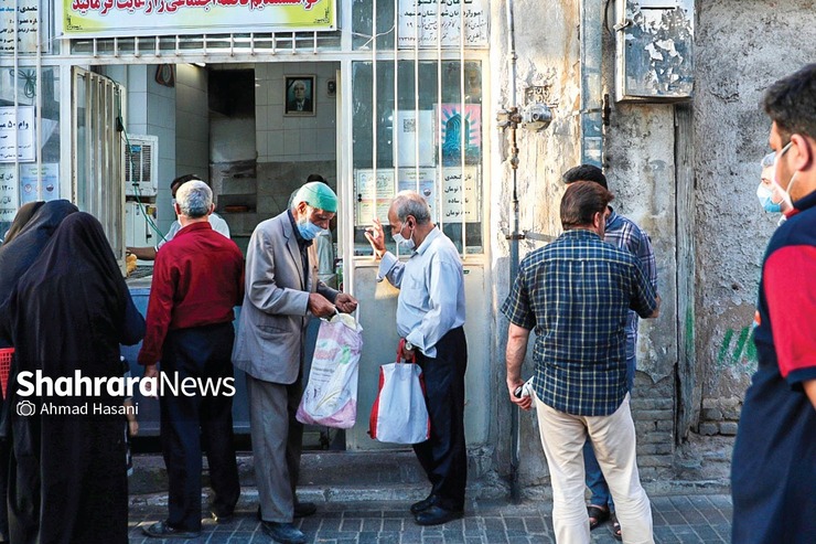 در روز‌های اخیر، تعطیلی غیرمجاز برخی نانوایی‌ها در مشهد باعث شده است فشار جمعیتی متوجه تعداد کمتری از نانوایی‌ها باشد و در این آشفته بازار، دلالان هم دوباره به طمع افتاده اند که سودی به جیب بزنند و نان مردم را آجر کنند.