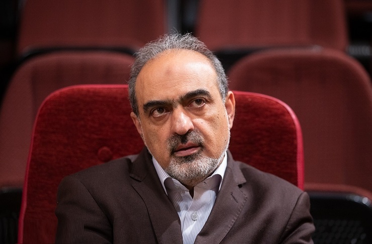 احمدرضا معتمدی، کارگردان فیلم‌هایی همچون «دیوانه‌ای از قفس پرید»، «آلزایمر»، «قاعده بازی» و «سوء تفاهم»، در واکنش به حواشی فیلم سینمایی «عنکبوت مقدس» متن کوتاهی منتشر کرده است.