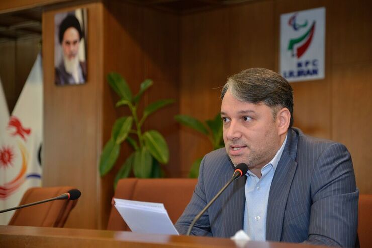 رییس فدراسیون تنیس گفت: یک ورزشکار برای اینکه بخواهد در مسابقات گرنداسلم شرکت کند باید پوینت جمع‌آوری کند. جمع‌آوری پوینت مستلزم این است که ده‌ها سفر داشته باشد که متحمل هزینه زیادی خواهد شد. با افزایش نرخ ارز کار کردن در حوزه قهرمانی و حرفه‌ای تنیس خیلی سخت خواهد بود.